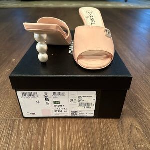 Chanel Mules- Patent Lambskin & Imitation Pearls
Light Pink